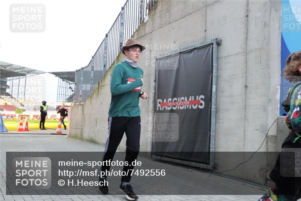 08.12.2024 - St. Pauli X-Mass-Run No. 14 H.Heesch http://msf.ph/oto/7492556 08.12.2024 09:58:22 Ziel 510, 1532, 1789, 3092, 3171, 1789, 2872, 2934, 2943, 2944, 3171 meine-sportfotos.de