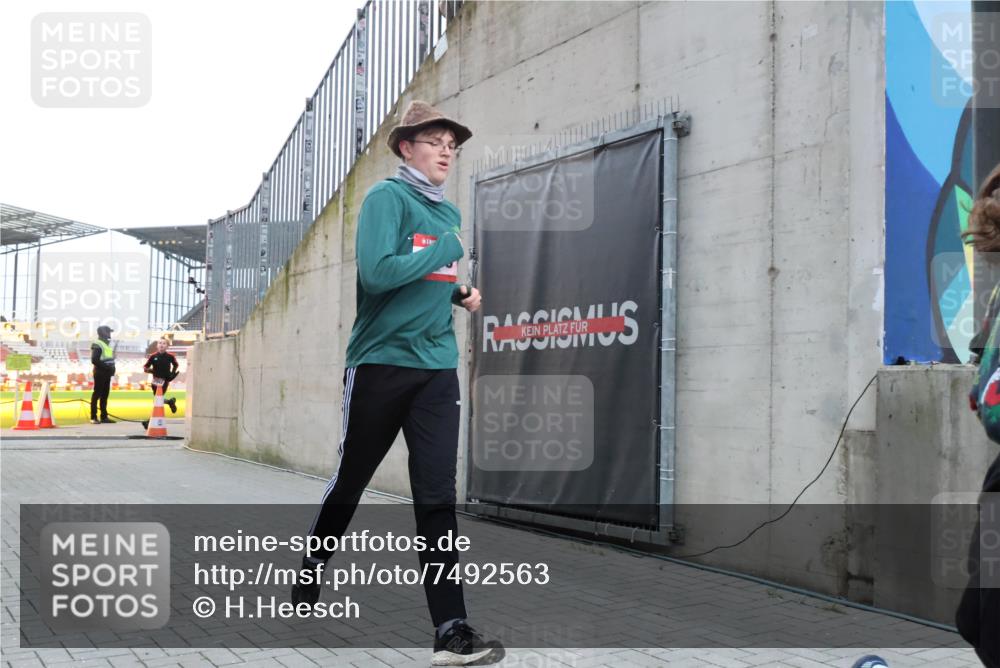 08.12.2024 - St. Pauli X-Mass-Run No. 14 H.Heesch http://msf.ph/oto/7492563 08.12.2024 09:58:22 Ziel 510, 1532, 1789, 3092, 3171, 1789, 2872, 2934, 2943, 2944, 3171 meine-sportfotos.de