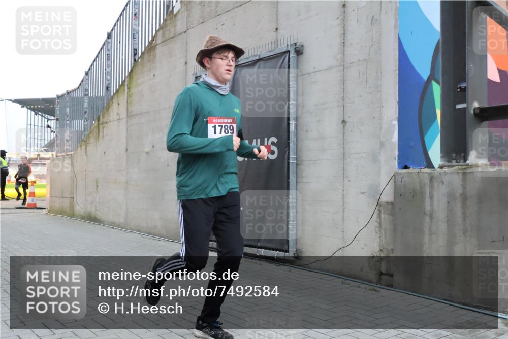 08.12.2024 - St. Pauli X-Mass-Run No. 14 H.Heesch http://msf.ph/oto/7492584 08.12.2024 09:58:22 Ziel 510, 1532, 1789, 3092, 3171, 1789, 2872, 2934, 2943, 2944, 3171 meine-sportfotos.de