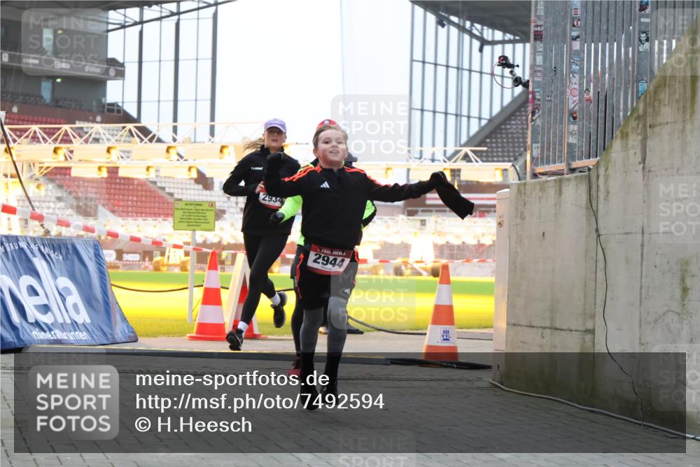 08.12.2024 - St. Pauli X-Mass-Run No. 14 H.Heesch http://msf.ph/oto/7492594 08.12.2024 09:58:24 Ziel 510, 1532, 1789, 3092, 3171, 1396, 1397, 2872, 2934, 2943, 2944 meine-sportfotos.de