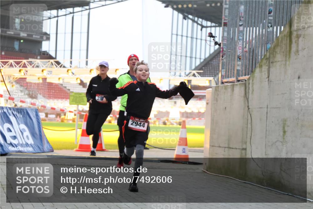 08.12.2024 - St. Pauli X-Mass-Run No. 14 H.Heesch http://msf.ph/oto/7492606 08.12.2024 09:58:24 Ziel 510, 1532, 1789, 3092, 3171, 1396, 1397, 2872, 2934, 2943, 2944 meine-sportfotos.de