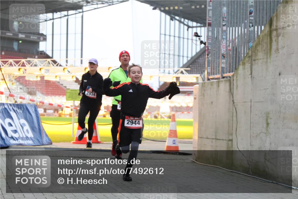 08.12.2024 - St. Pauli X-Mass-Run No. 14 H.Heesch http://msf.ph/oto/7492612 08.12.2024 09:58:24 Ziel 510, 1532, 1789, 3092, 3171, 1396, 1397, 2872, 2934, 2943, 2944 meine-sportfotos.de