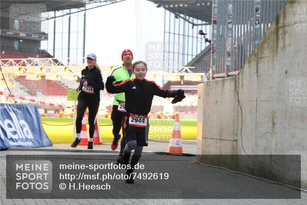 08.12.2024 - St. Pauli X-Mass-Run No. 14 H.Heesch http://msf.ph/oto/7492619 08.12.2024 09:58:24 Ziel 510, 1532, 1789, 3092, 3171, 1396, 1397, 2872, 2934, 2943, 2944 meine-sportfotos.de