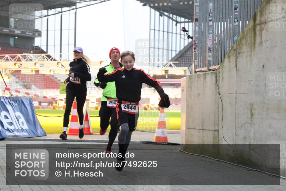 08.12.2024 - St. Pauli X-Mass-Run No. 14 H.Heesch http://msf.ph/oto/7492625 08.12.2024 09:58:24 Ziel 510, 1532, 1789, 3092, 3171, 1396, 1397, 2872, 2934, 2943, 2944 meine-sportfotos.de