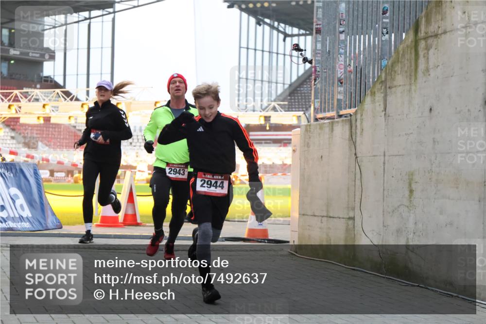 08.12.2024 - St. Pauli X-Mass-Run No. 14 H.Heesch http://msf.ph/oto/7492637 08.12.2024 09:58:24 Ziel 510, 1532, 1789, 3092, 3171, 1396, 1397, 2872, 2934, 2943, 2944 meine-sportfotos.de