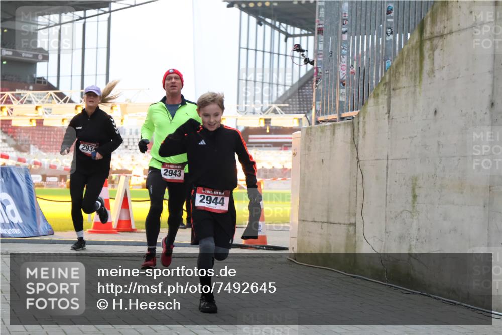 08.12.2024 - St. Pauli X-Mass-Run No. 14 H.Heesch http://msf.ph/oto/7492645 08.12.2024 09:58:24 Ziel 510, 1532, 1789, 3092, 3171, 1396, 1397, 2872, 2934, 2943, 2944 meine-sportfotos.de