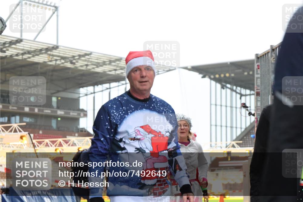 08.12.2024 - St. Pauli X-Mass-Run No. 14 H.Heesch http://msf.ph/oto/7492649 08.12.2024 10:06:14 Ziel 751, 932, 1178, 1605, 1643, 1650, 2077, 2306, 2308, 2344, 2435, 2603, 2864, 2908, 3114, 3115, 3118, 3302, 175, 1068, 1243, 2474, 3115, 3184 meine-sportfotos.de