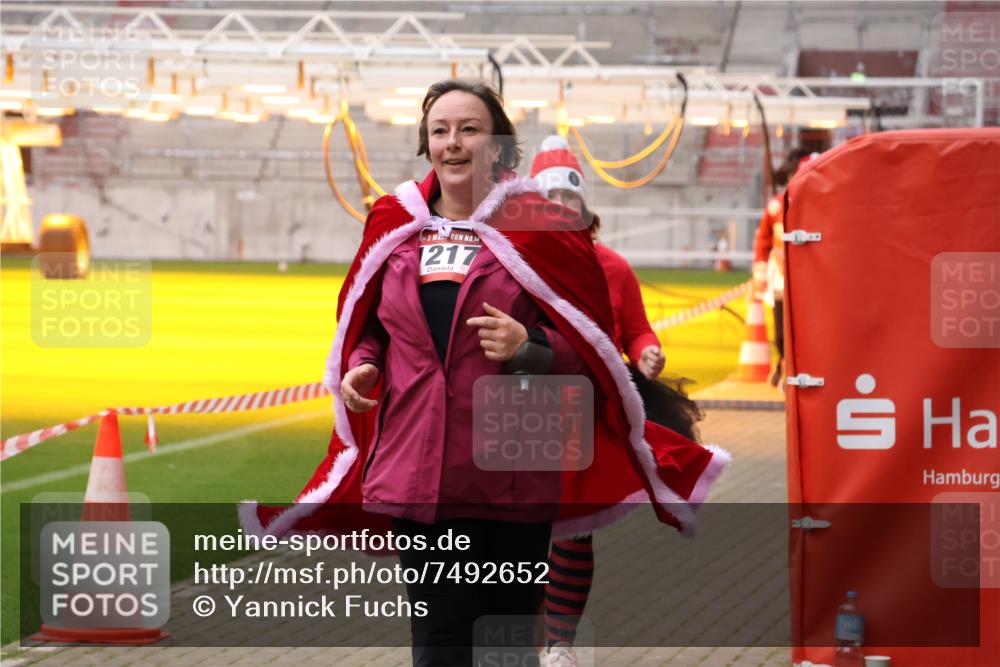 08.12.2024 - St. Pauli X-Mass-Run No. 14 Yannick Fuchs http://msf.ph/oto/7492652 08.12.2024 10:45:10 Ziel 489, 501, 637, 744, 914, 984, 1028, 1217, 1527 meine-sportfotos.de