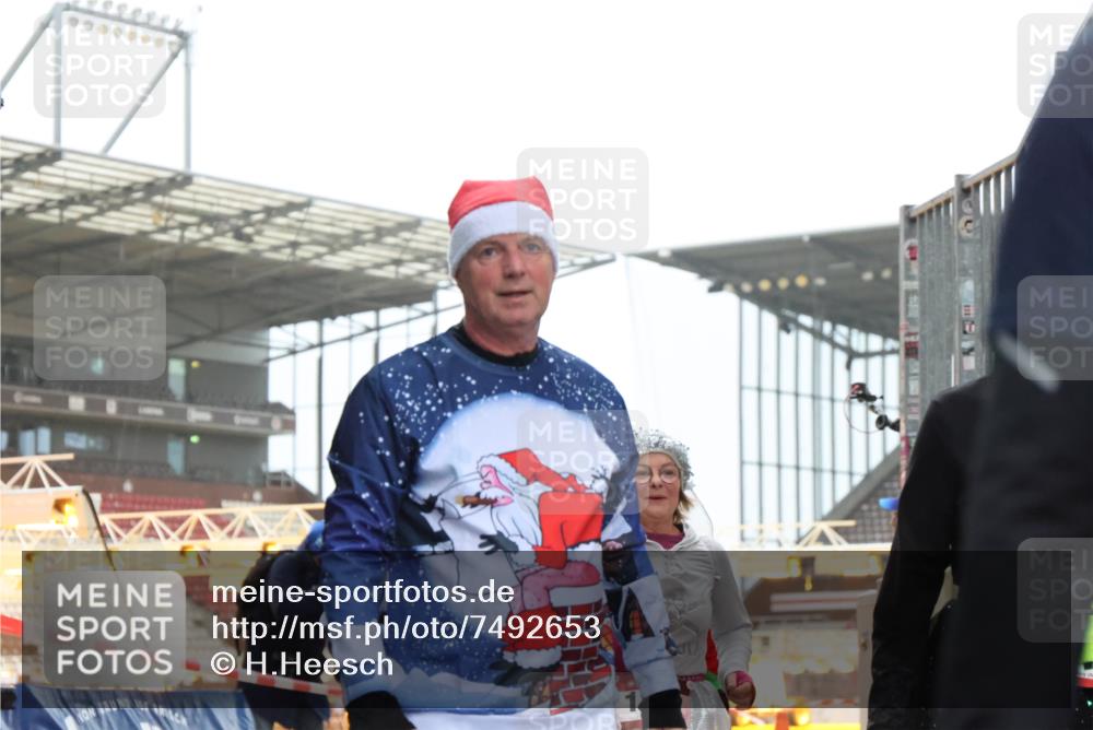 08.12.2024 - St. Pauli X-Mass-Run No. 14 H.Heesch http://msf.ph/oto/7492653 08.12.2024 10:06:14 Ziel 751, 932, 1178, 1605, 1643, 1650, 2077, 2306, 2308, 2344, 2435, 2603, 2864, 2908, 3114, 3115, 3118, 3302, 175, 1068, 1243, 2474, 3115, 3184 meine-sportfotos.de