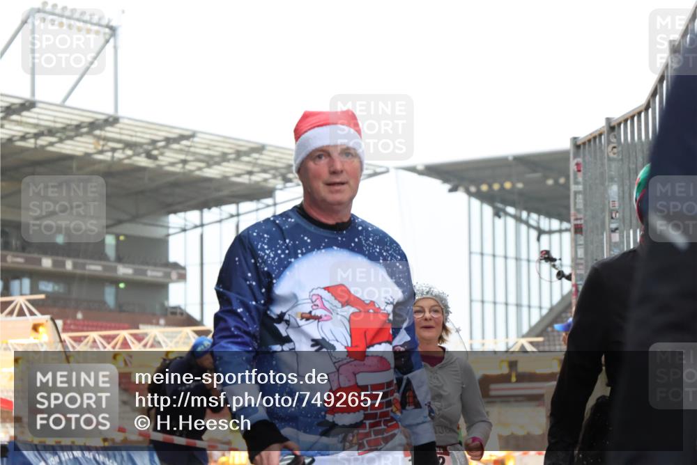 08.12.2024 - St. Pauli X-Mass-Run No. 14 H.Heesch http://msf.ph/oto/7492657 08.12.2024 10:06:15 Ziel 751, 932, 1178, 1605, 1643, 1650, 2077, 2306, 2308, 2344, 2435, 2603, 2864, 2908, 3114, 3115, 3118, 3184, 3302, 175, 1068, 1243, 2474, 3115, 3184 meine-sportfotos.de