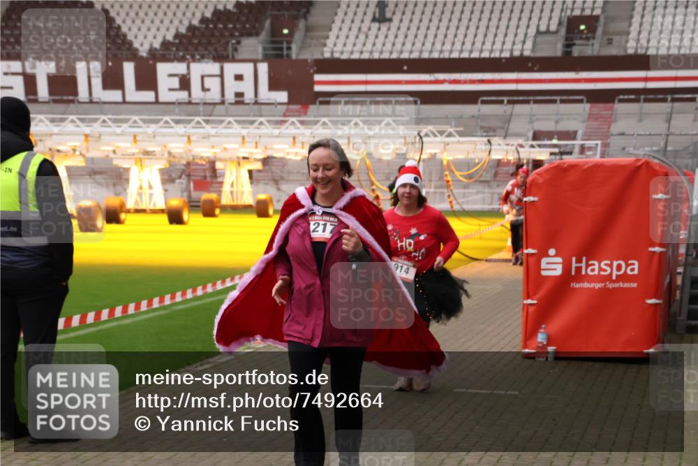 08.12.2024 - St. Pauli X-Mass-Run No. 14 Yannick Fuchs http://msf.ph/oto/7492664 08.12.2024 10:45:11 Ziel 489, 501, 637, 744, 914, 984, 1028, 1217, 1527 meine-sportfotos.de