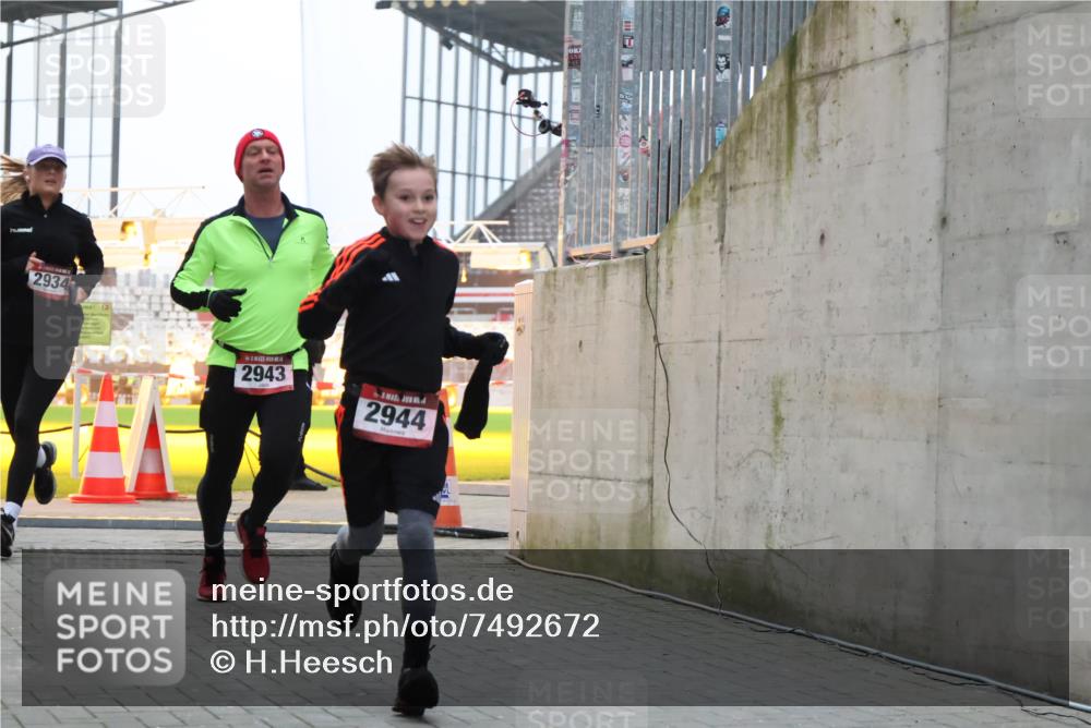 08.12.2024 - St. Pauli X-Mass-Run No. 14 H.Heesch http://msf.ph/oto/7492672 08.12.2024 09:58:24 Ziel 510, 1532, 1789, 3092, 3171, 1396, 1397, 2872, 2934, 2943, 2944 meine-sportfotos.de