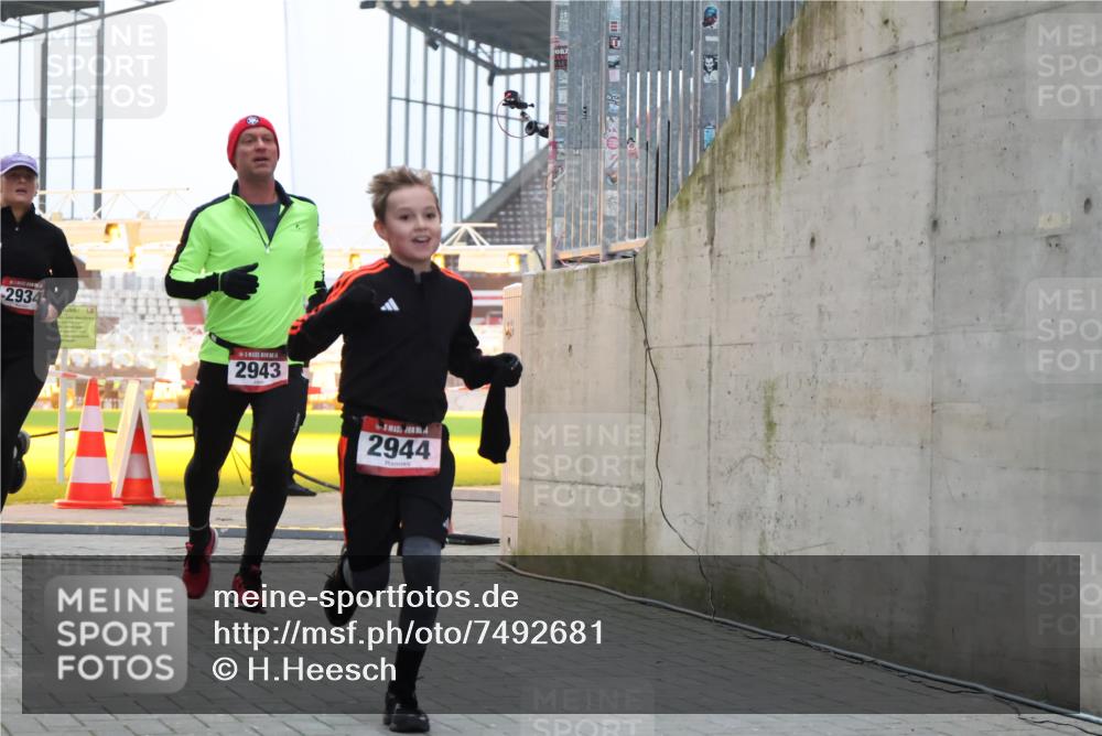 08.12.2024 - St. Pauli X-Mass-Run No. 14 H.Heesch http://msf.ph/oto/7492681 08.12.2024 09:58:24 Ziel 510, 1532, 1789, 3092, 3171, 1396, 1397, 2872, 2934, 2943, 2944 meine-sportfotos.de