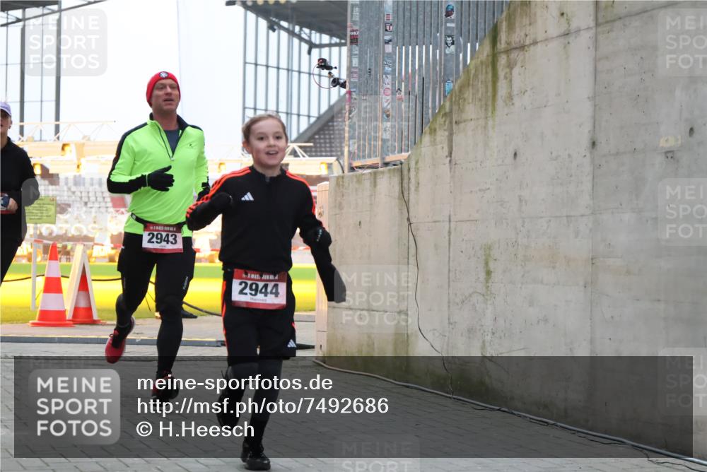 08.12.2024 - St. Pauli X-Mass-Run No. 14 H.Heesch http://msf.ph/oto/7492686 08.12.2024 09:58:24 Ziel 510, 1532, 1789, 3092, 3171, 1396, 1397, 2872, 2934, 2943, 2944 meine-sportfotos.de