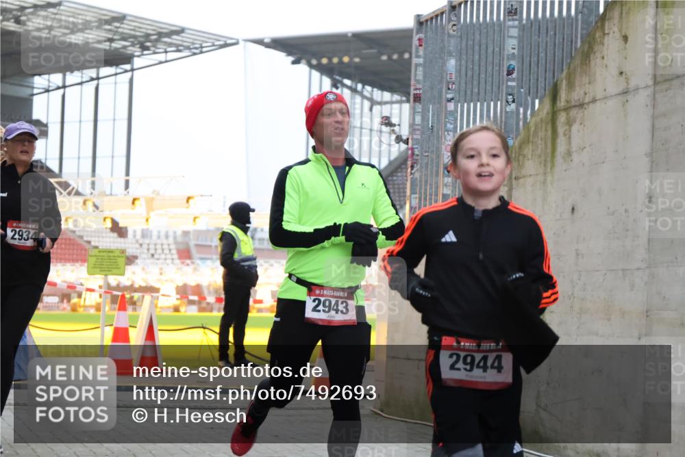 08.12.2024 - St. Pauli X-Mass-Run No. 14 H.Heesch http://msf.ph/oto/7492693 08.12.2024 09:58:25 Ziel 510, 1532, 1789, 2943, 2944, 3092, 3171, 1396, 1397, 2872, 2934, 2943, 2944 meine-sportfotos.de
