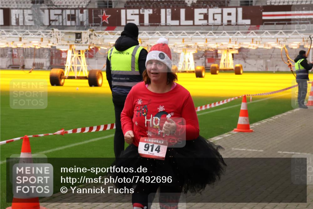 08.12.2024 - St. Pauli X-Mass-Run No. 14 Yannick Fuchs http://msf.ph/oto/7492696 08.12.2024 10:45:15 Ziel 489, 501, 637, 744, 914, 984, 1028, 1217 meine-sportfotos.de