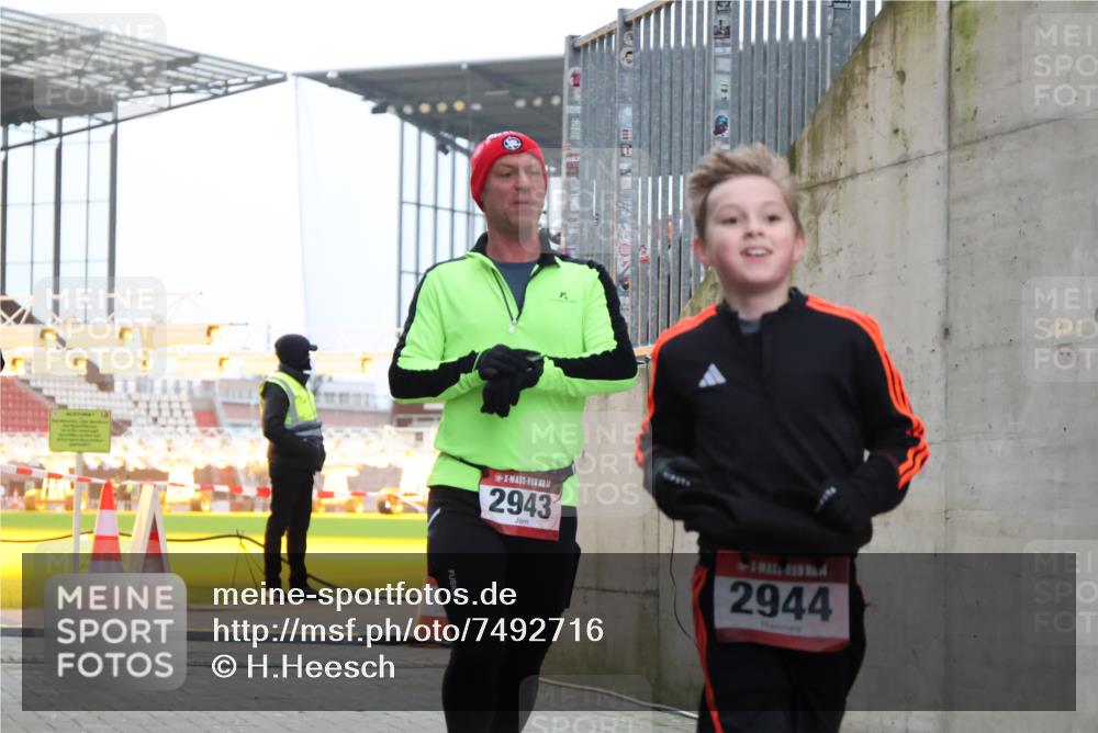 08.12.2024 - St. Pauli X-Mass-Run No. 14 H.Heesch http://msf.ph/oto/7492716 08.12.2024 09:58:25 Ziel 510, 1532, 1789, 2943, 2944, 3092, 3171, 1396, 1397, 2872, 2934, 2943, 2944 meine-sportfotos.de