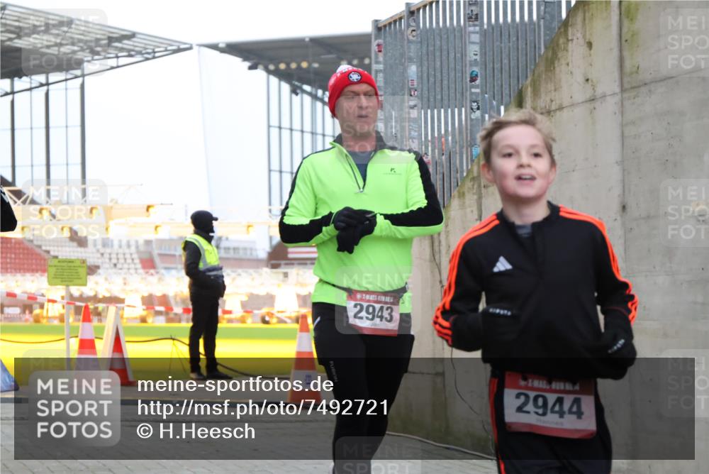 08.12.2024 - St. Pauli X-Mass-Run No. 14 H.Heesch http://msf.ph/oto/7492721 08.12.2024 09:58:25 Ziel 510, 1532, 1789, 2943, 2944, 3092, 3171, 1396, 1397, 2872, 2934, 2943, 2944 meine-sportfotos.de