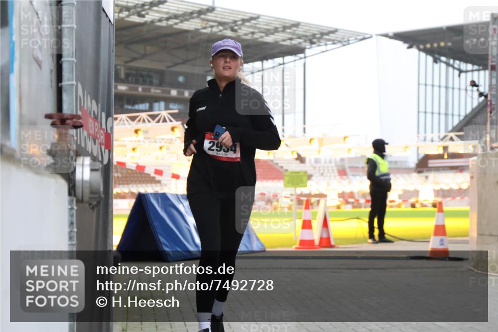 08.12.2024 - St. Pauli X-Mass-Run No. 14 H.Heesch http://msf.ph/oto/7492728 08.12.2024 09:58:26 Ziel 510, 1532, 1789, 2934, 2943, 2944, 3092, 3171, 1075, 1080, 1396, 1397, 2872, 2934, 2943, 2944 meine-sportfotos.de