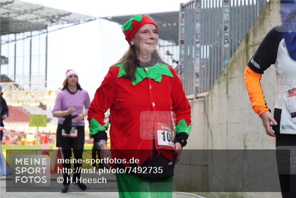 08.12.2024 - St. Pauli X-Mass-Run No. 14 H.Heesch http://msf.ph/oto/7492735 08.12.2024 10:06:20 Ziel 175, 932, 1243, 2077, 2306, 2308, 2344, 2435, 2474, 2603, 2908, 3115, 3118, 3184, 65, 175, 1068, 1232, 2474, 3006 meine-sportfotos.de