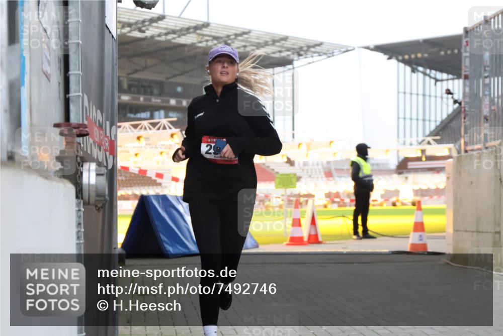 08.12.2024 - St. Pauli X-Mass-Run No. 14 H.Heesch http://msf.ph/oto/7492746 08.12.2024 09:58:26 Ziel 510, 1532, 1789, 2934, 2943, 2944, 3092, 3171, 1075, 1080, 1396, 1397, 2872, 2934, 2943, 2944 meine-sportfotos.de