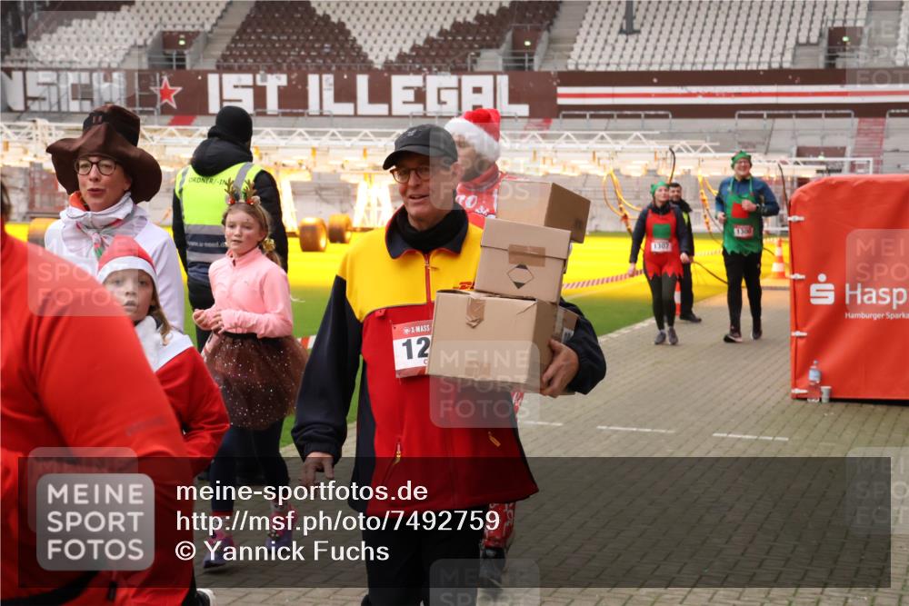 08.12.2024 - St. Pauli X-Mass-Run No. 14 Yannick Fuchs http://msf.ph/oto/7492759 08.12.2024 10:45:27 Ziel 489, 501, 647, 914, 922, 1215, 1217, 1225, 1229, 2649, 2651 meine-sportfotos.de