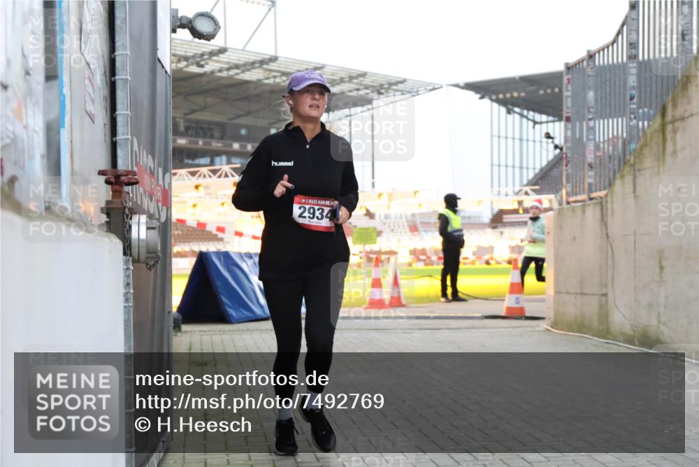 08.12.2024 - St. Pauli X-Mass-Run No. 14 H.Heesch http://msf.ph/oto/7492769 08.12.2024 09:58:27 Ziel 510, 1532, 1789, 2934, 2943, 2944, 3092, 3171, 55, 1075, 1080, 1396, 1397, 2872, 2934, 2943, 2944 meine-sportfotos.de