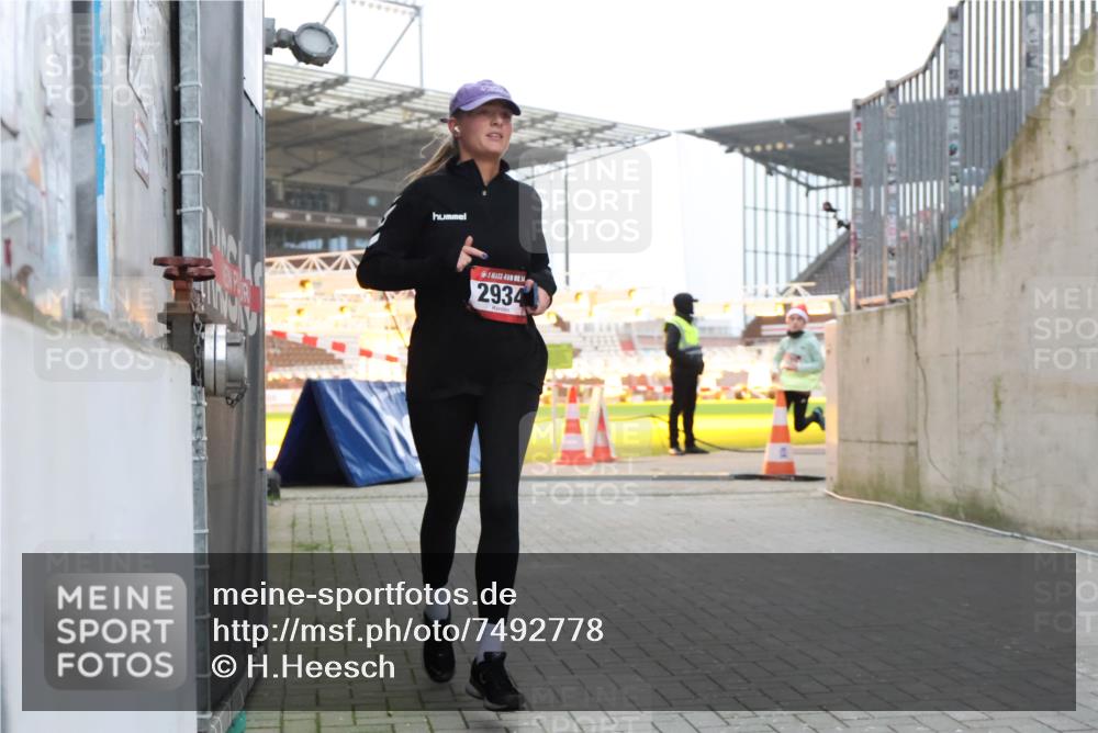 08.12.2024 - St. Pauli X-Mass-Run No. 14 H.Heesch http://msf.ph/oto/7492778 08.12.2024 09:58:27 Ziel 510, 1532, 1789, 2934, 2943, 2944, 3092, 3171, 55, 1075, 1080, 1396, 1397, 2872, 2934, 2943, 2944 meine-sportfotos.de