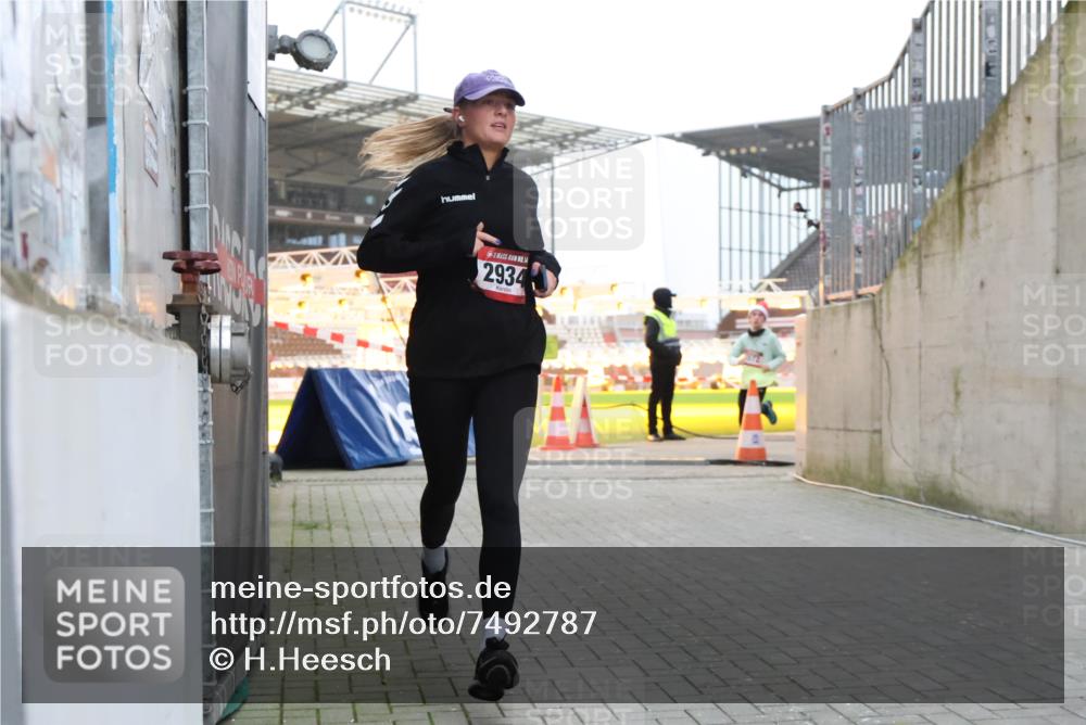 08.12.2024 - St. Pauli X-Mass-Run No. 14 H.Heesch http://msf.ph/oto/7492787 08.12.2024 09:58:27 Ziel 510, 1532, 1789, 2934, 2943, 2944, 3092, 3171, 55, 1075, 1080, 1396, 1397, 2872, 2934, 2943, 2944 meine-sportfotos.de