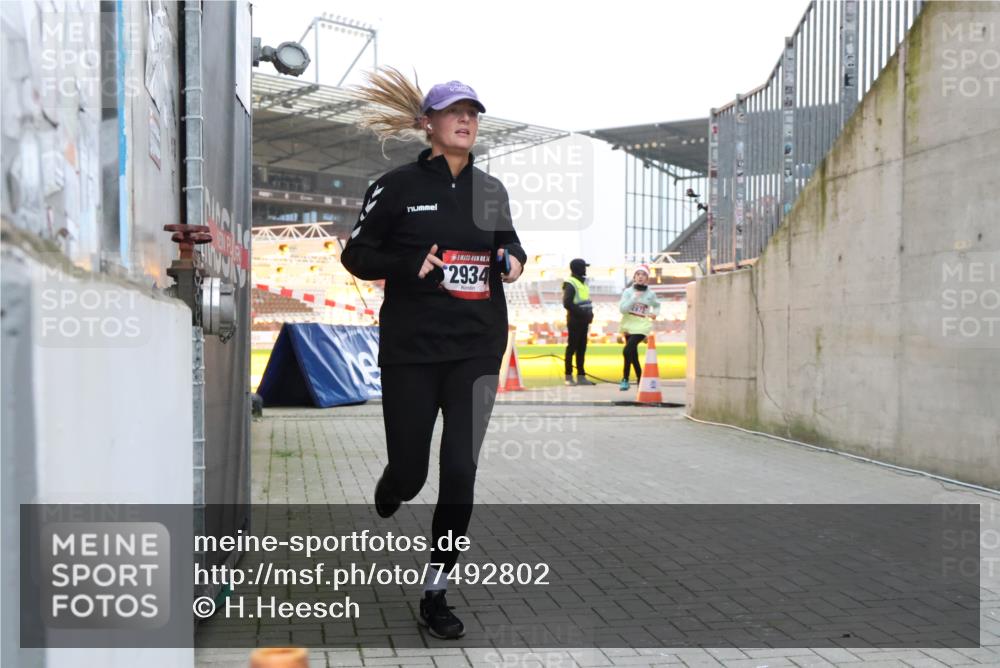 08.12.2024 - St. Pauli X-Mass-Run No. 14 H.Heesch http://msf.ph/oto/7492802 08.12.2024 09:58:27 Ziel 510, 1532, 1789, 2934, 2943, 2944, 3092, 3171, 55, 1075, 1080, 1396, 1397, 2872, 2934, 2943, 2944 meine-sportfotos.de