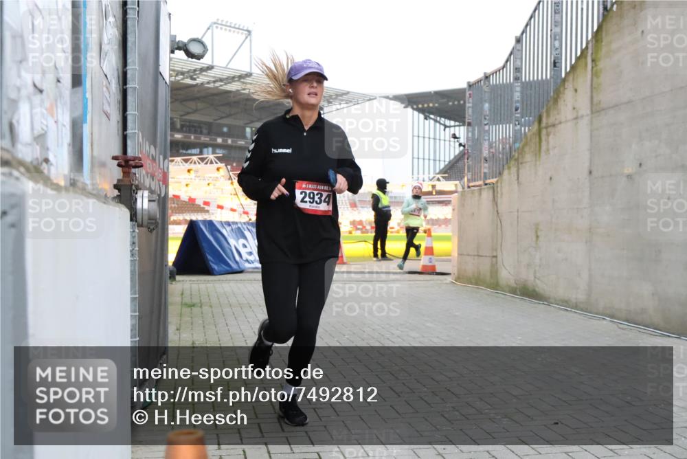 08.12.2024 - St. Pauli X-Mass-Run No. 14 H.Heesch http://msf.ph/oto/7492812 08.12.2024 09:58:27 Ziel 510, 1532, 1789, 2934, 2943, 2944, 3092, 3171, 55, 1075, 1080, 1396, 1397, 2872, 2934, 2943, 2944 meine-sportfotos.de
