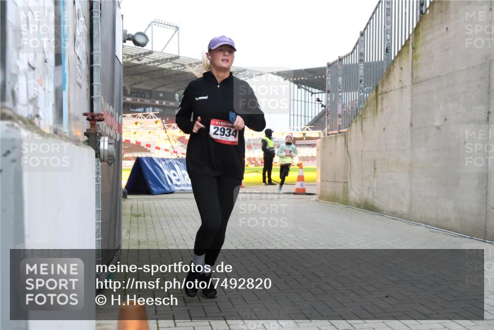 08.12.2024 - St. Pauli X-Mass-Run No. 14 H.Heesch http://msf.ph/oto/7492820 08.12.2024 09:58:27 Ziel 510, 1532, 1789, 2934, 2943, 2944, 3092, 3171, 55, 1075, 1080, 1396, 1397, 2872, 2934, 2943, 2944 meine-sportfotos.de