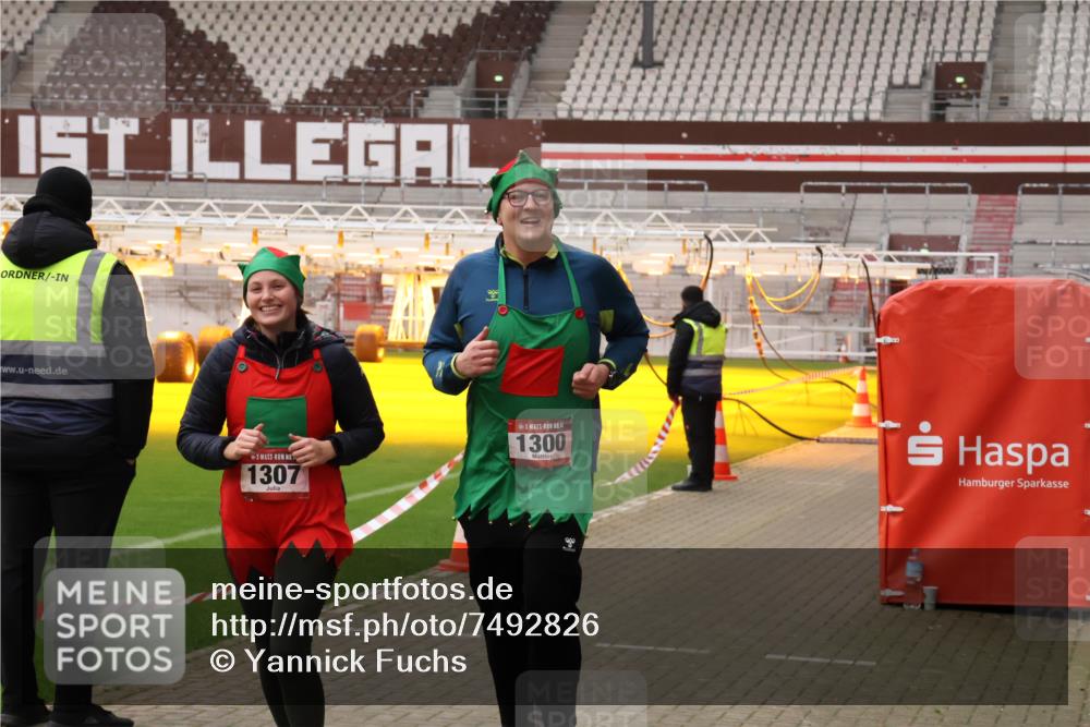 08.12.2024 - St. Pauli X-Mass-Run No. 14 Yannick Fuchs http://msf.ph/oto/7492826 08.12.2024 10:45:34 Ziel 647, 922, 1215, 1225, 1229, 1300, 1307, 2649, 2651 meine-sportfotos.de