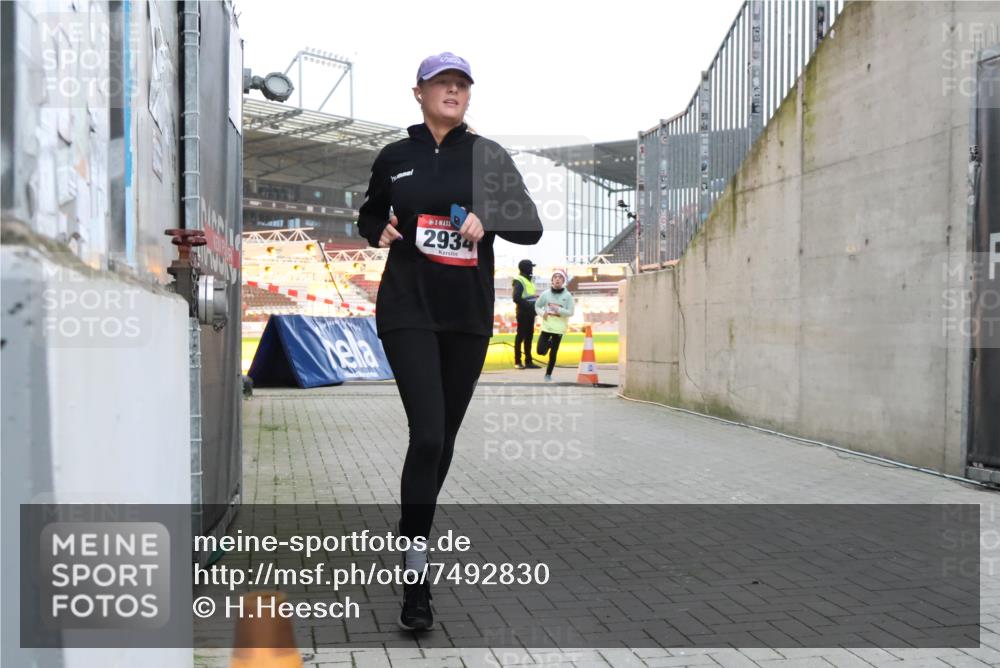08.12.2024 - St. Pauli X-Mass-Run No. 14 H.Heesch http://msf.ph/oto/7492830 08.12.2024 09:58:27 Ziel 510, 1532, 1789, 2934, 2943, 2944, 3092, 3171, 55, 1075, 1080, 1396, 1397, 2872, 2934, 2943, 2944 meine-sportfotos.de