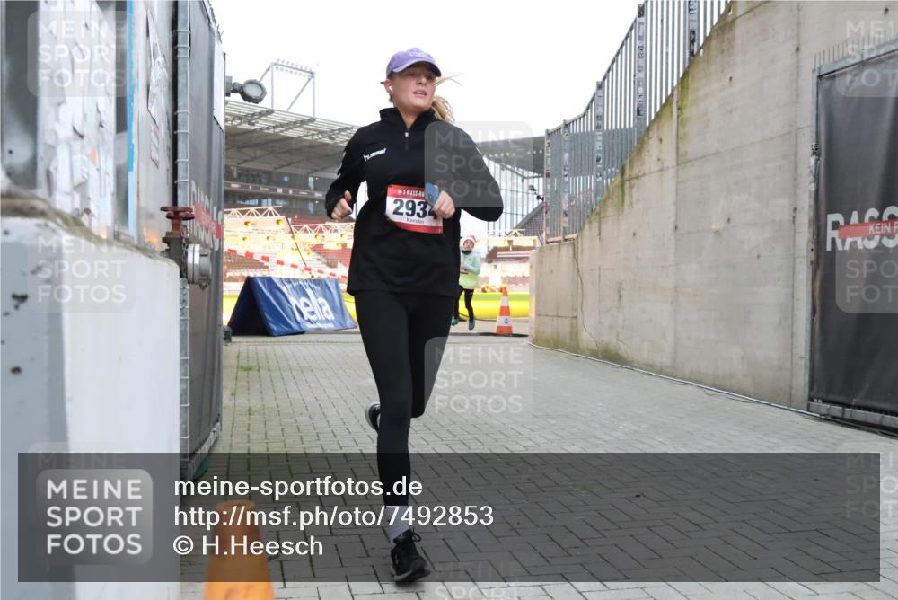 08.12.2024 - St. Pauli X-Mass-Run No. 14 H.Heesch http://msf.ph/oto/7492853 08.12.2024 09:58:27 Ziel 510, 1532, 1789, 2934, 2943, 2944, 3092, 3171, 55, 1075, 1080, 1396, 1397, 2872, 2934, 2943, 2944 meine-sportfotos.de