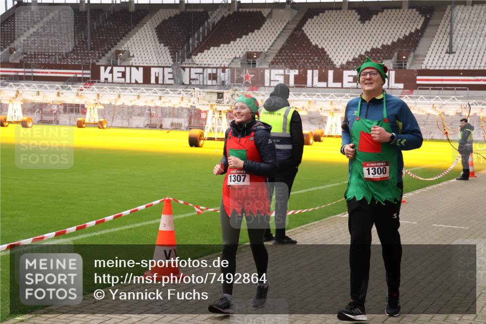 08.12.2024 - St. Pauli X-Mass-Run No. 14 Yannick Fuchs http://msf.ph/oto/7492864 08.12.2024 10:45:35 Ziel 647, 922, 1215, 1225, 1229, 1300, 1307, 2649, 2651 meine-sportfotos.de