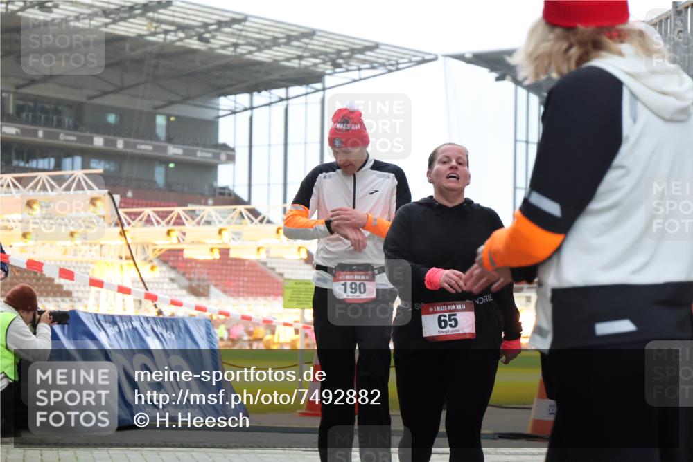 08.12.2024 - St. Pauli X-Mass-Run No. 14 H.Heesch http://msf.ph/oto/7492882 08.12.2024 10:06:25 Ziel 65, 175, 1068, 1243, 2474, 3006, 3115, 3118, 3184, 40, 65, 1013, 1232, 1563, 3006 meine-sportfotos.de
