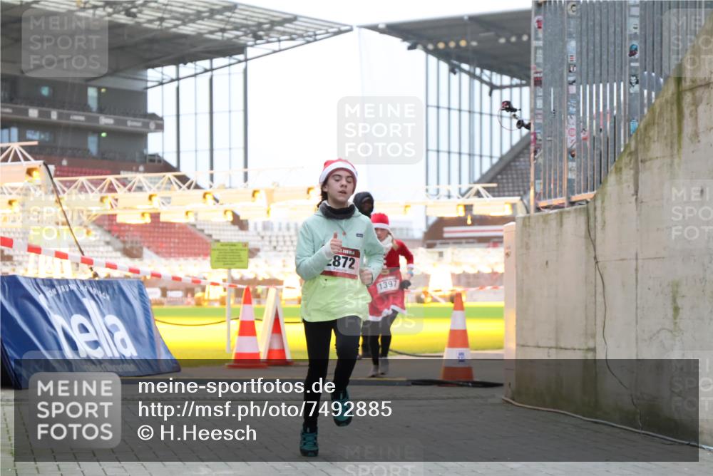 08.12.2024 - St. Pauli X-Mass-Run No. 14 H.Heesch http://msf.ph/oto/7492885 08.12.2024 09:58:29 Ziel 1532, 1789, 2872, 2934, 2943, 2944, 3092, 3171, 55, 1075, 1080, 1396, 1397, 2872 meine-sportfotos.de