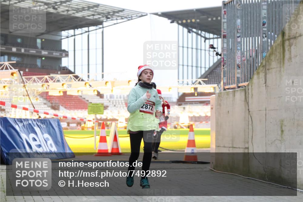 08.12.2024 - St. Pauli X-Mass-Run No. 14 H.Heesch http://msf.ph/oto/7492892 08.12.2024 09:58:29 Ziel 1532, 1789, 2872, 2934, 2943, 2944, 3092, 3171, 55, 1075, 1080, 1396, 1397, 2872 meine-sportfotos.de