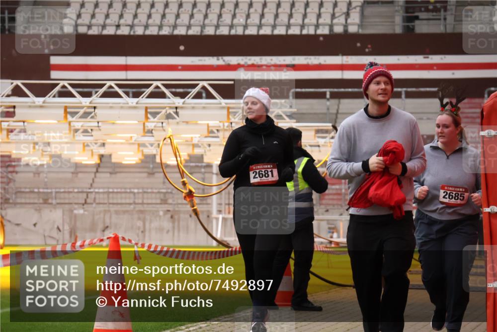 08.12.2024 - St. Pauli X-Mass-Run No. 14 Yannick Fuchs http://msf.ph/oto/7492897 08.12.2024 10:49:41 Ziel 450, 2684 meine-sportfotos.de