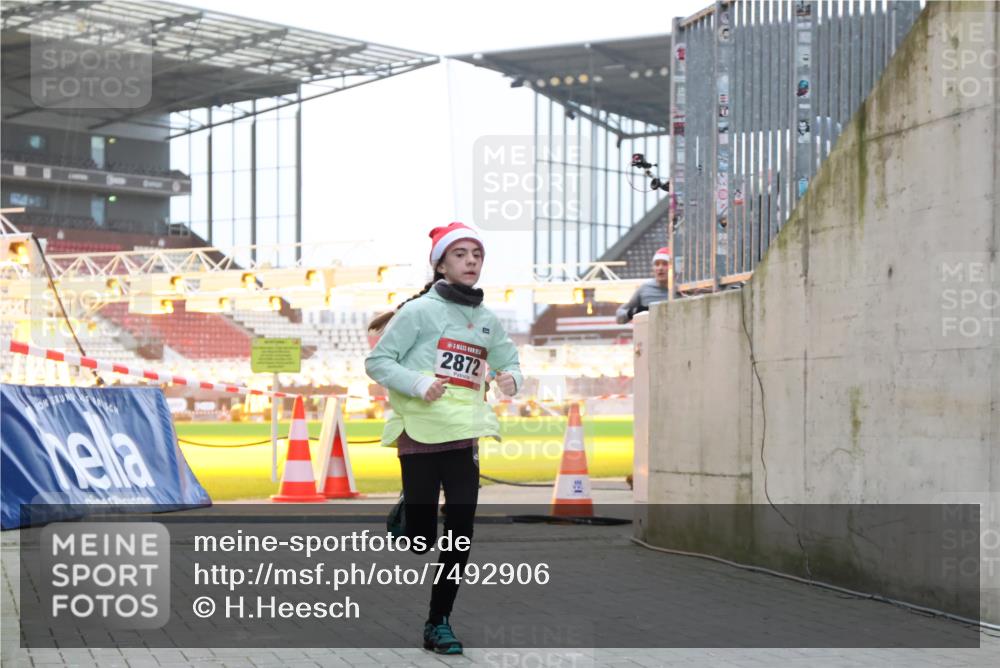 08.12.2024 - St. Pauli X-Mass-Run No. 14 H.Heesch http://msf.ph/oto/7492906 08.12.2024 09:58:29 Ziel 1532, 1789, 2872, 2934, 2943, 2944, 3092, 3171, 55, 1075, 1080, 1396, 1397, 2872 meine-sportfotos.de