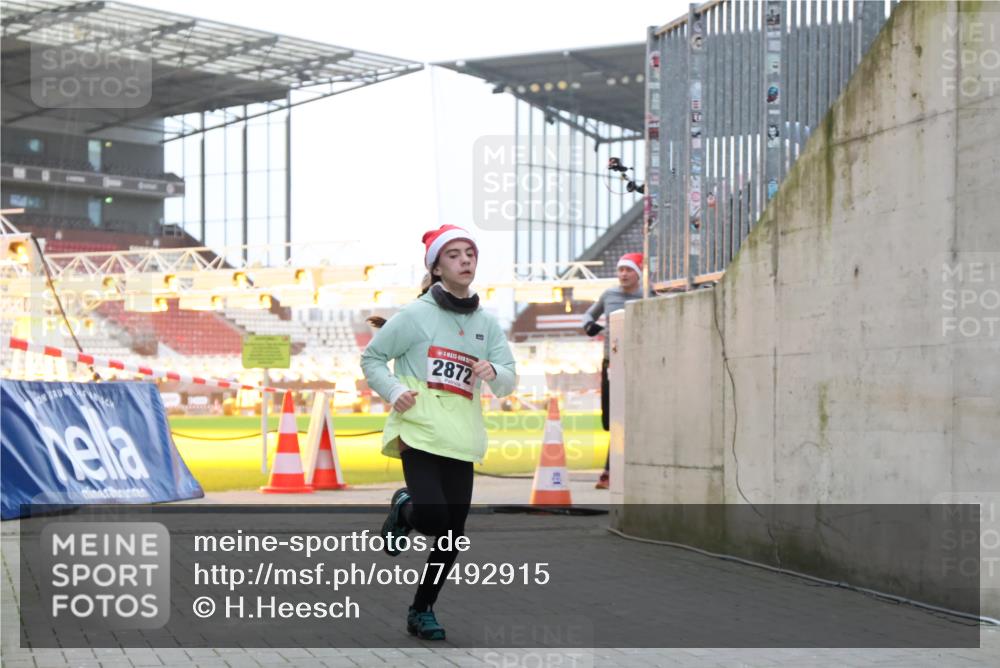 08.12.2024 - St. Pauli X-Mass-Run No. 14 H.Heesch http://msf.ph/oto/7492915 08.12.2024 09:58:29 Ziel 1532, 1789, 2872, 2934, 2943, 2944, 3092, 3171, 55, 1075, 1080, 1396, 1397, 2872 meine-sportfotos.de