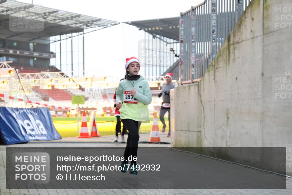08.12.2024 - St. Pauli X-Mass-Run No. 14 H.Heesch http://msf.ph/oto/7492932 08.12.2024 09:58:29 Ziel 1532, 1789, 2872, 2934, 2943, 2944, 3092, 3171, 55, 1075, 1080, 1396, 1397, 2872 meine-sportfotos.de
