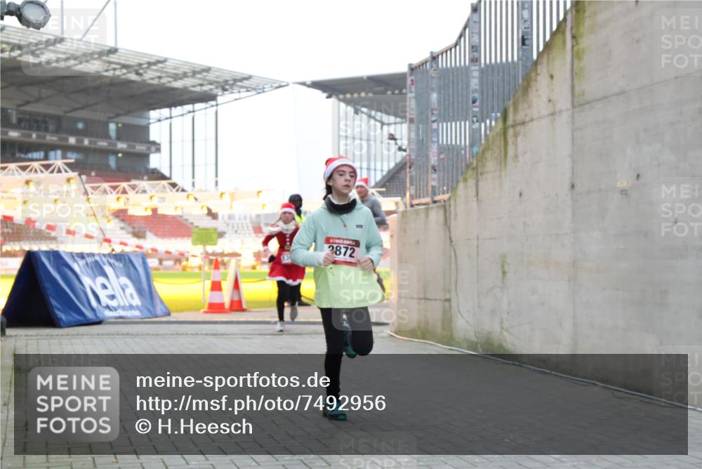 08.12.2024 - St. Pauli X-Mass-Run No. 14 H.Heesch http://msf.ph/oto/7492956 08.12.2024 09:58:29 Ziel 1532, 1789, 2872, 2934, 2943, 2944, 3092, 3171, 55, 1075, 1080, 1396, 1397, 2872 meine-sportfotos.de