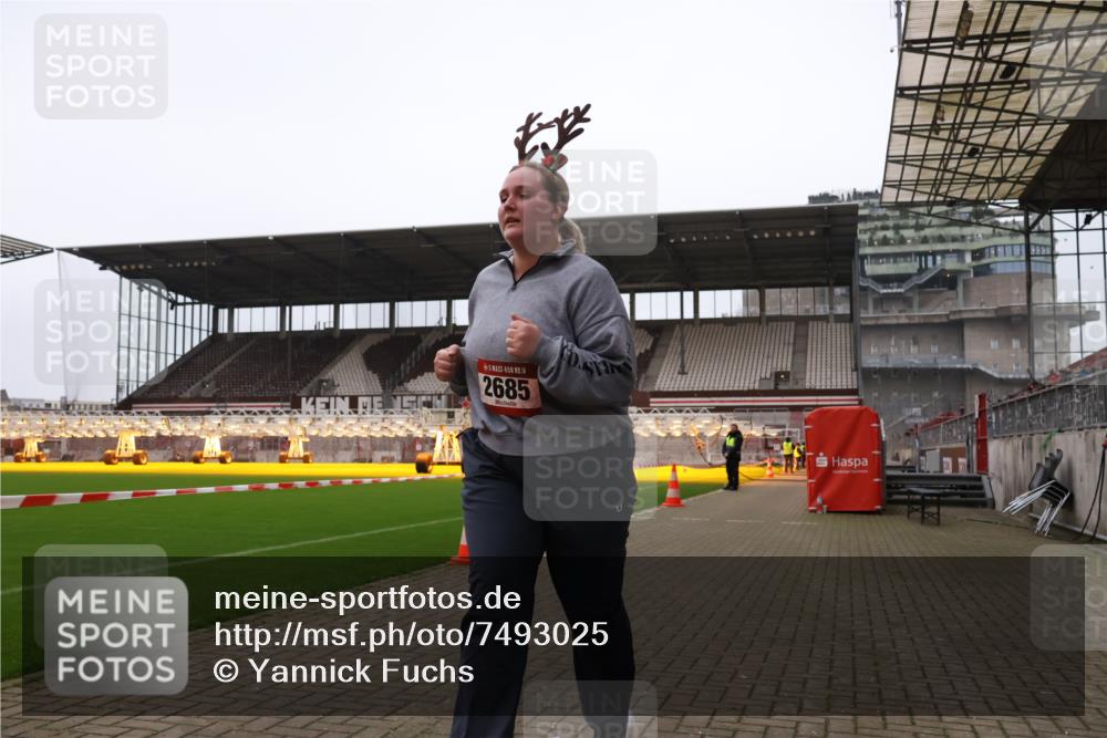 08.12.2024 - St. Pauli X-Mass-Run No. 14 Yannick Fuchs http://msf.ph/oto/7493025 08.12.2024 10:49:51 Ziel 450, 2681, 2684, 2685 meine-sportfotos.de