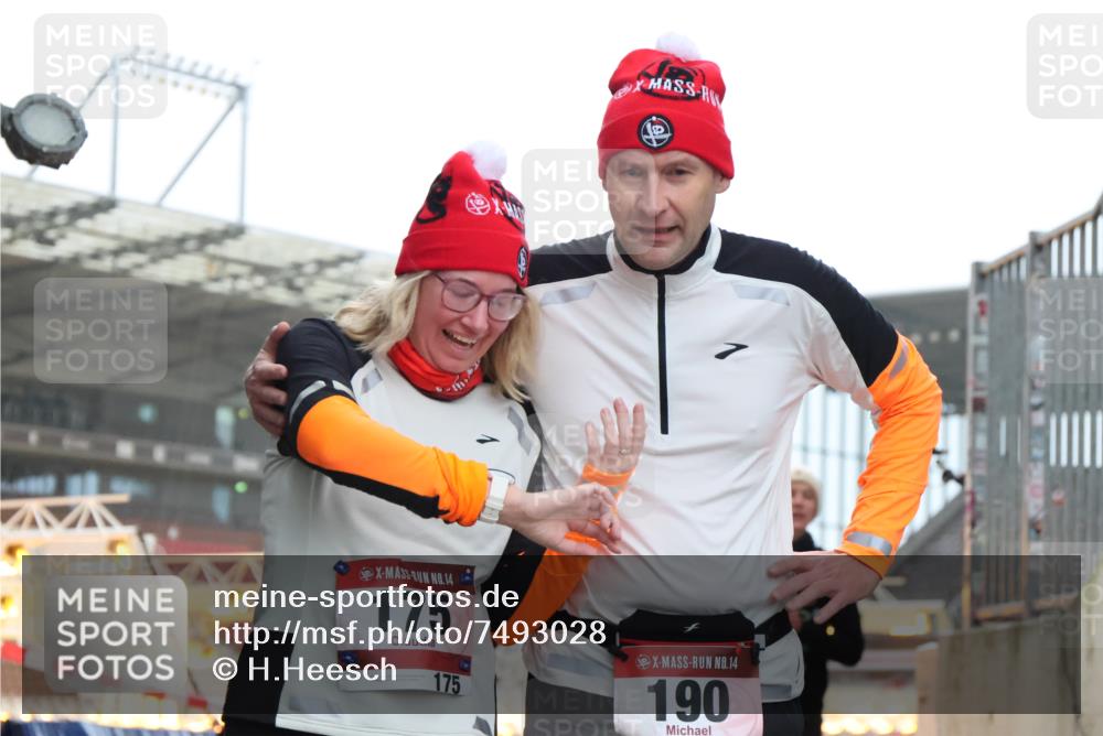 08.12.2024 - St. Pauli X-Mass-Run No. 14 H.Heesch http://msf.ph/oto/7493028 08.12.2024 10:06:31 Ziel 40, 65, 175, 1068, 1232, 2474, 3006, 40, 696, 1013, 1016, 1563, 2894 meine-sportfotos.de