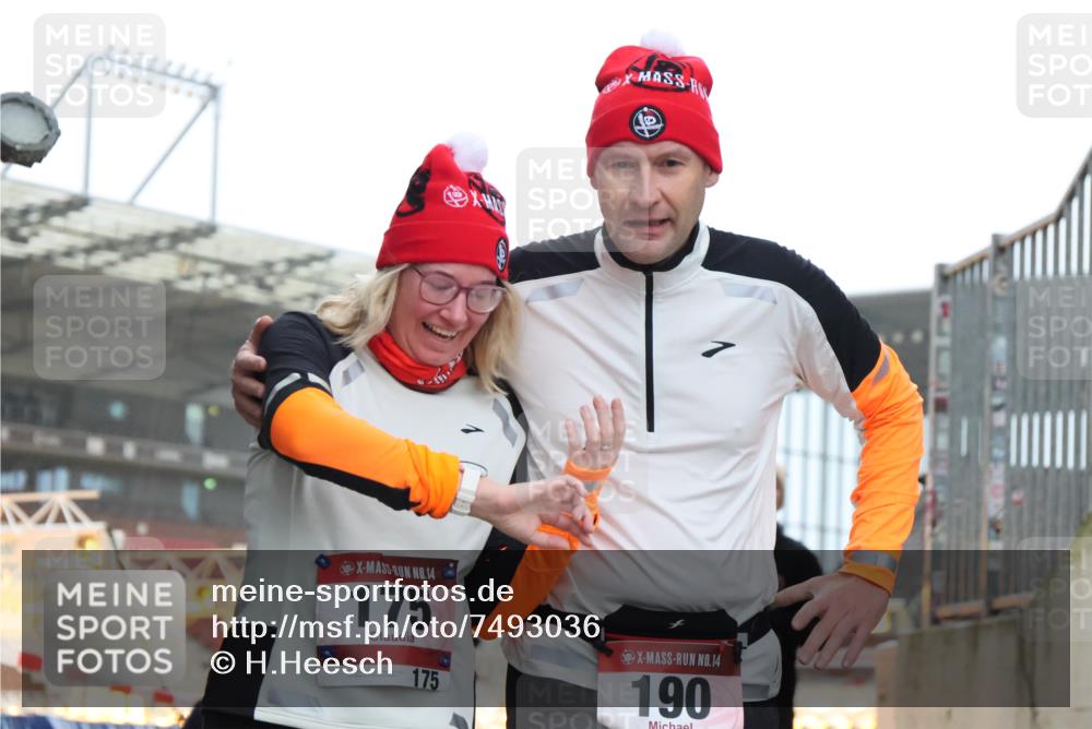 08.12.2024 - St. Pauli X-Mass-Run No. 14 H.Heesch http://msf.ph/oto/7493036 08.12.2024 10:06:31 Ziel 40, 65, 175, 1068, 1232, 2474, 3006, 40, 696, 1013, 1016, 1563, 2894 meine-sportfotos.de
