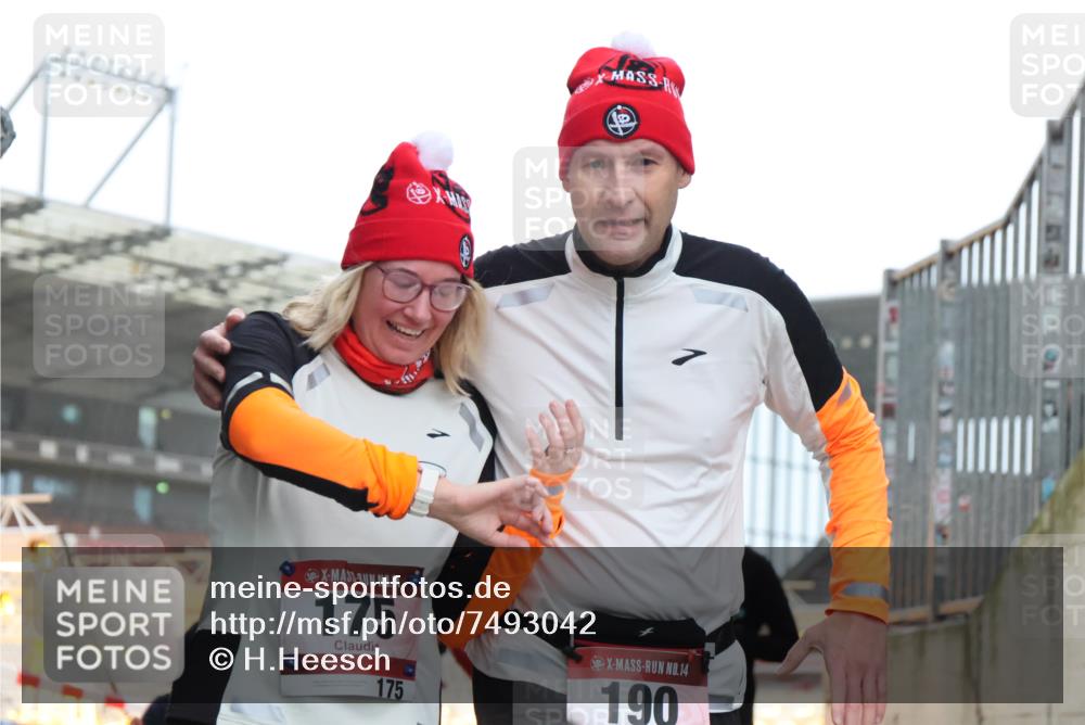 08.12.2024 - St. Pauli X-Mass-Run No. 14 H.Heesch http://msf.ph/oto/7493042 08.12.2024 10:06:31 Ziel 40, 65, 175, 1068, 1232, 2474, 3006, 40, 696, 1013, 1016, 1563, 2894 meine-sportfotos.de