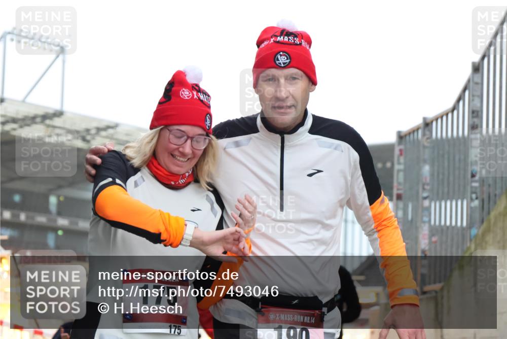 08.12.2024 - St. Pauli X-Mass-Run No. 14 H.Heesch http://msf.ph/oto/7493046 08.12.2024 10:06:31 Ziel 40, 65, 175, 1068, 1232, 2474, 3006, 40, 696, 1013, 1016, 1563, 2894 meine-sportfotos.de
