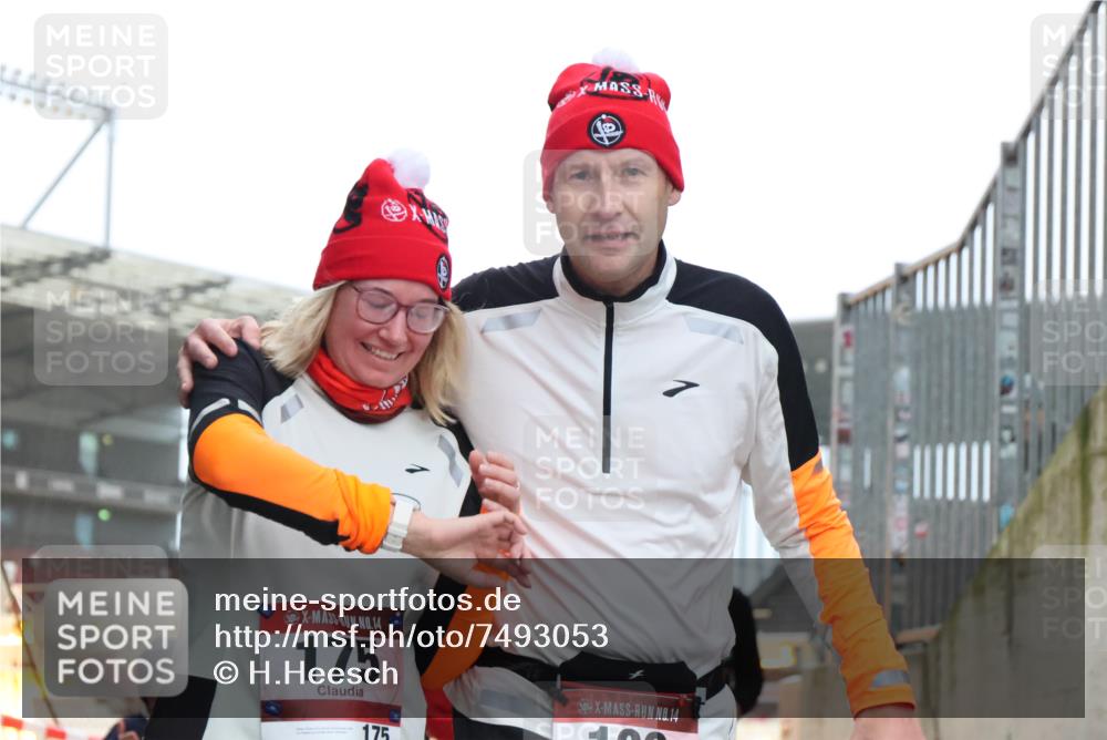 08.12.2024 - St. Pauli X-Mass-Run No. 14 H.Heesch http://msf.ph/oto/7493053 08.12.2024 10:06:31 Ziel 40, 65, 175, 1068, 1232, 2474, 3006, 40, 696, 1013, 1016, 1563, 2894 meine-sportfotos.de